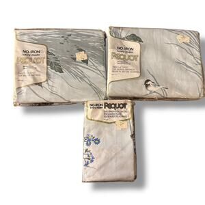 Vintage Pequot Twin fitted, flat and pillowcase set blue Little Chickadee